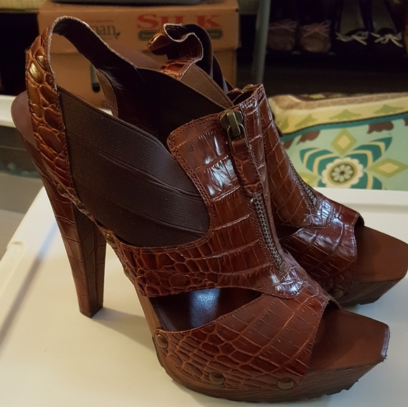 Shoes - Picture 2 of 8